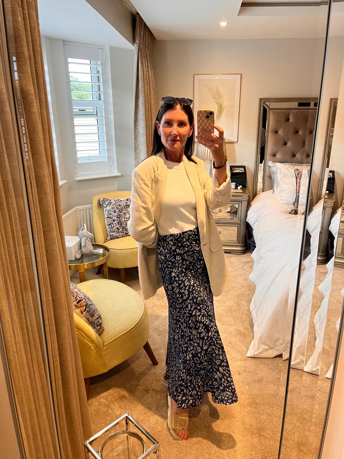 EX Famous Store Navy Skirt