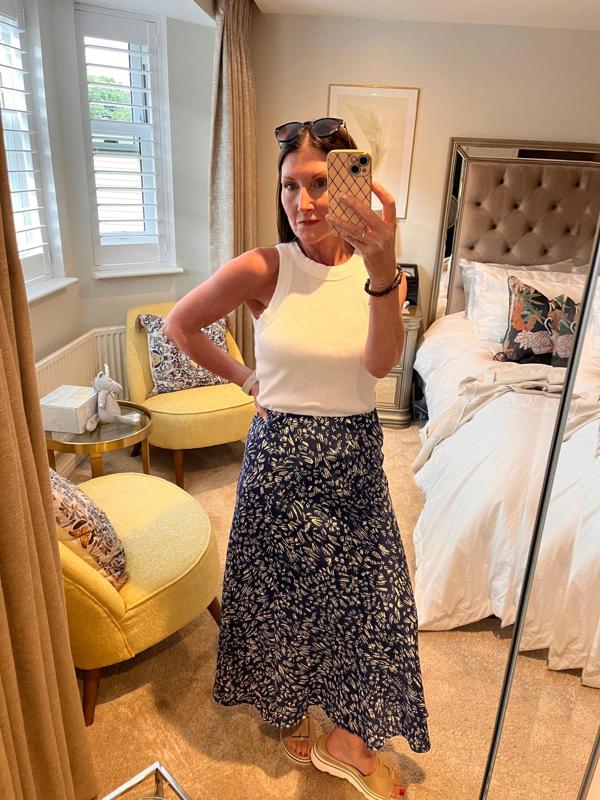 EX Famous Store Navy Skirt