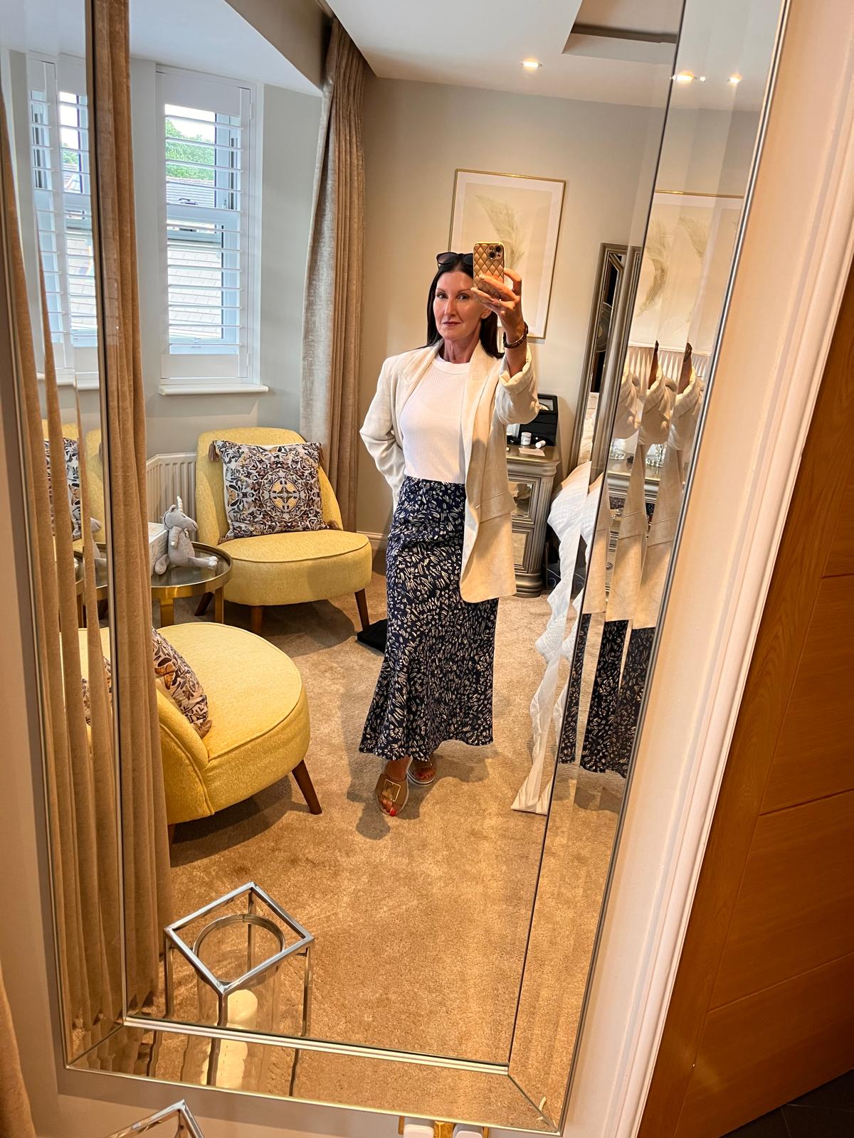 EX Famous Store Navy Skirt